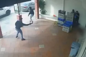 Η στιγμή της εκτέλεσης του ποδοσφαιριστή της Μπαρτσελόνα Σπόρτινγκ Κλαμπ