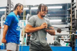 DEAL με Donovan Donaldson