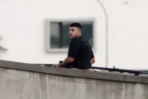 Σίδνεϊ: Ταυτοποιήθηκε ο ένας ένοπλος – Βίντεο ντοκουμέντο από drone δείχνει τη στιγμή της εξουδετέρωσης