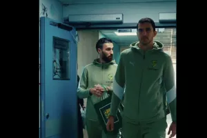 (Βίντεο) Μοίρασε δώρα στο Γενικό Νοσοκομείο η ΑΕΚ