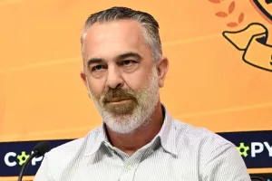 Kαταλαβαίνει...