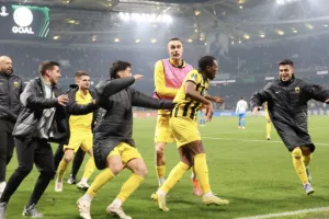 Αποθέωση από τη «L’Equipe» για την ΑΕΚ: «Το πιο συγκλονιστικό φινάλε της βραδιάς»