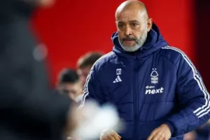 Εσπίριτο Σάντο: «Υπάρχει σύγχυση για το τι επιτρέπεται στα κόρνερ»