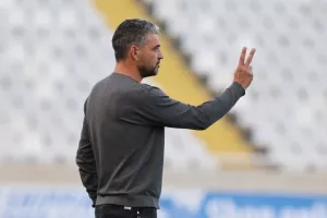 Μπλόκο από τον Ολυμπιακό των εννέα παιχτών (φώτος)