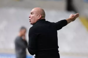 Μπλόκο από τον Ολυμπιακό των εννέα παιχτών (φώτος)
