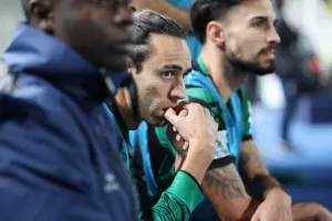 Μπλόκο από τον Ολυμπιακό των εννέα παιχτών (φώτος)
