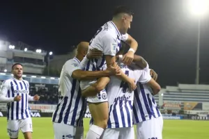 Γκρέμισε τον ΠΑΟΚ ο Ατρόμητος του Κέρκεζ!