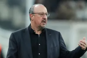 Μπενίτεθ: Έδωσε... ψήφο εμπιστοσύνης στον Τσάμπι Αλόνσο για την Ρεάλ