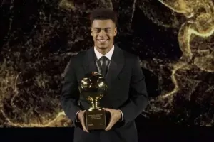O Ντεζιρέ Ντουέ παρέλαβε το βραβείο του Golden Boy 2025!