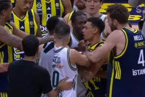 Πιάστηκαν στα χέρια Γκραντ και Μπόλντγουιν αμέσως μετά τη νίκη του Παναθηναϊκού στην Πόλη!