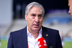 Παρακολουθεί... ο Φώτης