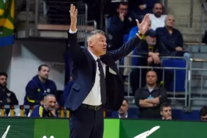 Γιασικεβίτσιους για το πρόγραμμα: «Οι παίκτες είναι απλώς τελειωμένοι»