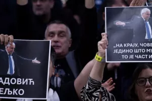 Πήγαν με πανό και φωτογραφίες του Ομπράντοβιτς