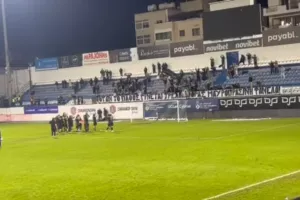 (Βίντεο kerkida) Τραγούδι στο "ΠΑΠ"