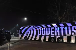 (Βίντεο) Επίθεση με πέτρες στο πούλμαν της Γιουβέντους