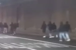 (Βίντεο) Σοβαρά επεισόδια μεταξύ οπαδών Ρόμα και Φιορεντίνα