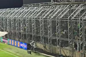 Στο...κλουβί και οι Ομονοιάτες! (ΒΙΝΤΕΟ)