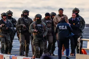 Μαδούρο στο Δικαστήριο: «Είμαι αθώος και ακόμη πρόεδρος της Βενεζουέλας»