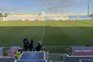 Στο Δασάκι παίζει... ΜΟΝΟΣ!