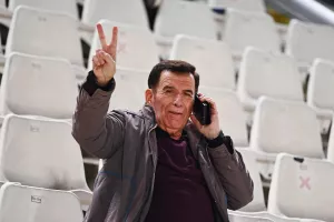 Χαρούμενος ο φίλος Κώστας