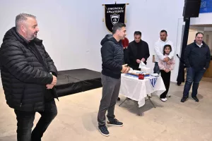 (Φώτος) Η κοπή της βασιλόπιτας και ο τυχερός Henriques
