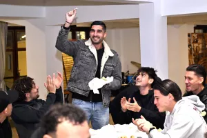 (Φώτος) Η κοπή της βασιλόπιτας και ο τυχερός Henriques