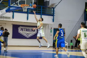 (Φώτος) Κέρδισε το ΑΠΟΕΛ και έκανε το 11 στα 11 η ΑΕΚ!