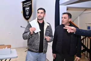 (Φώτος) Η κοπή της βασιλόπιτας και ο τυχερός Henriques