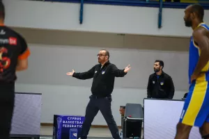 (Φώτος) Κέρδισε το ΑΠΟΕΛ και έκανε το 11 στα 11 η ΑΕΚ!