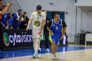 (Φώτος) Κέρδισε το ΑΠΟΕΛ και έκανε το 11 στα 11 η ΑΕΚ!