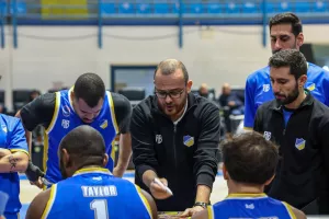 (Φώτος) Κέρδισε το ΑΠΟΕΛ και έκανε το 11 στα 11 η ΑΕΚ!