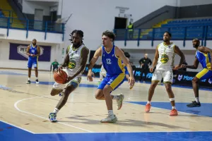 (Φώτος) Κέρδισε το ΑΠΟΕΛ και έκανε το 11 στα 11 η ΑΕΚ!
