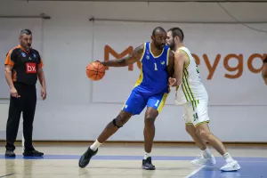 (Φώτος) Κέρδισε το ΑΠΟΕΛ και έκανε το 11 στα 11 η ΑΕΚ!