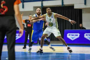 (Φώτος) Κέρδισε το ΑΠΟΕΛ και έκανε το 11 στα 11 η ΑΕΚ!