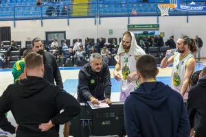 (Φώτος) Κέρδισε το ΑΠΟΕΛ και έκανε το 11 στα 11 η ΑΕΚ!