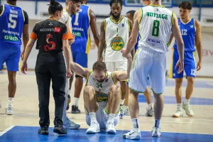 (Φώτος) Κέρδισε το ΑΠΟΕΛ και έκανε το 11 στα 11 η ΑΕΚ!