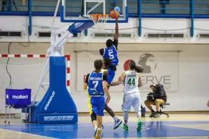 (Φώτος) Κέρδισε το ΑΠΟΕΛ και έκανε το 11 στα 11 η ΑΕΚ!