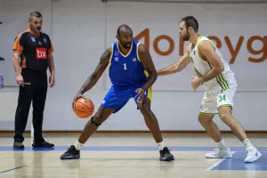 (Φώτος) Κέρδισε το ΑΠΟΕΛ και έκανε το 11 στα 11 η ΑΕΚ!