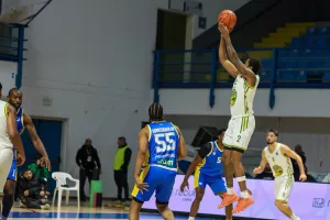 (Φώτος) Κέρδισε το ΑΠΟΕΛ και έκανε το 11 στα 11 η ΑΕΚ!