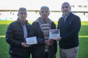 (Φώτος) Βράβευσε τον "Γέρο" η Νέα Σαλαμίνα