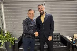 Done deal... με Milos Degenek