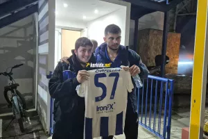 Διπλά χαρούμενος ο μικρός!