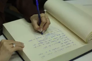 (Φώτος) Στο μουσείο της Ανόρθωσης η Αννίτα Δημητρίου