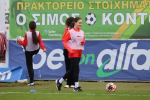 Τα "ερυθρόλευκα"... ball girls