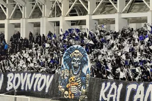 (Φώτος kerkida) Είσοδος... Θύρα 1