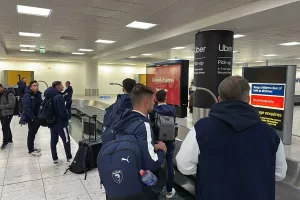(Φώτος Kerkida) Έφτασε... Αγγλία η Πάφος 