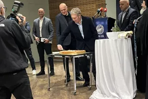 (Φώτος kerkida) Κοπή βασιλόπιτας στο Hilton