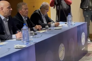 (Βίντεο/Φώτος Kerkida) Ολοκληρώθηκε η συνάντηση της ΚΟΠ με τους Προέδρους