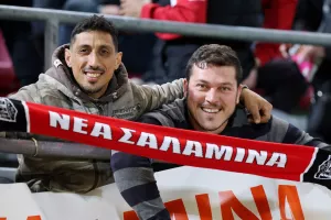 (Φώτος) Ο "ερυθρόλευκος" κόσμος