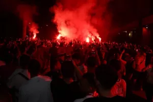 Αποθεωτική υποδοχή του Ολυμπιακού στο ΣΕΦ!